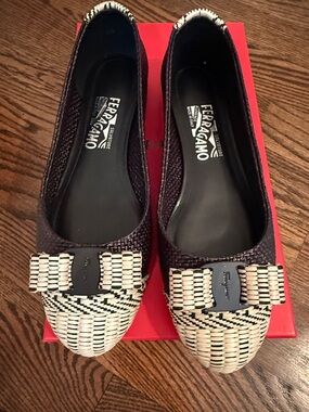 Salvatore Ferragamo Black and Cream Woven Vara Bow Flats